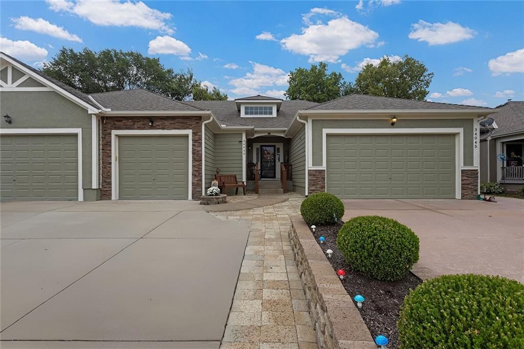 34043 W 90TH Circle, De Soto, KS