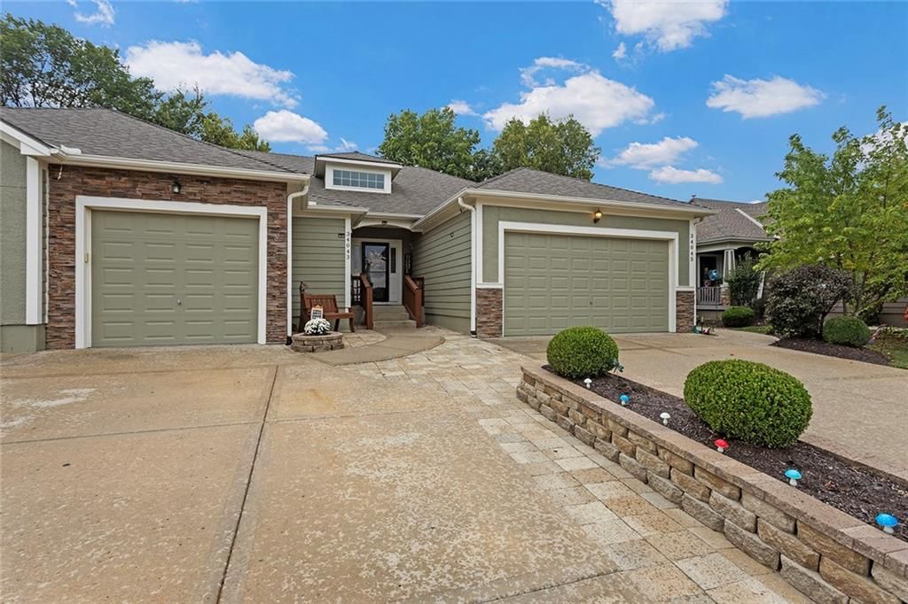 34043 W 90TH Circle — photo 2