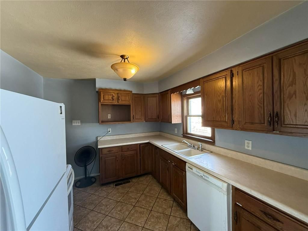 310 S 24th Street — photo 5