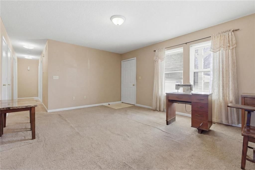 1105 N Doniphan Street — photo 6