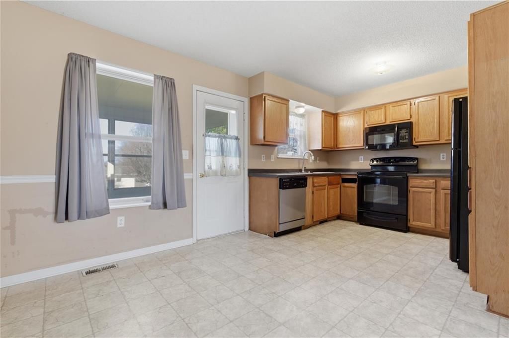 1105 N Doniphan Street — photo 12