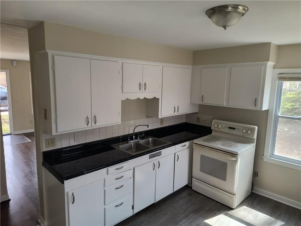 Photo 4 of 27 - 1312 N Main Street