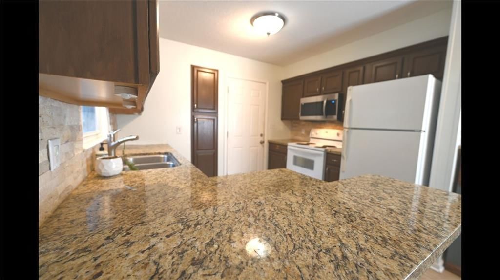 619 N Walnut Street — photo 8