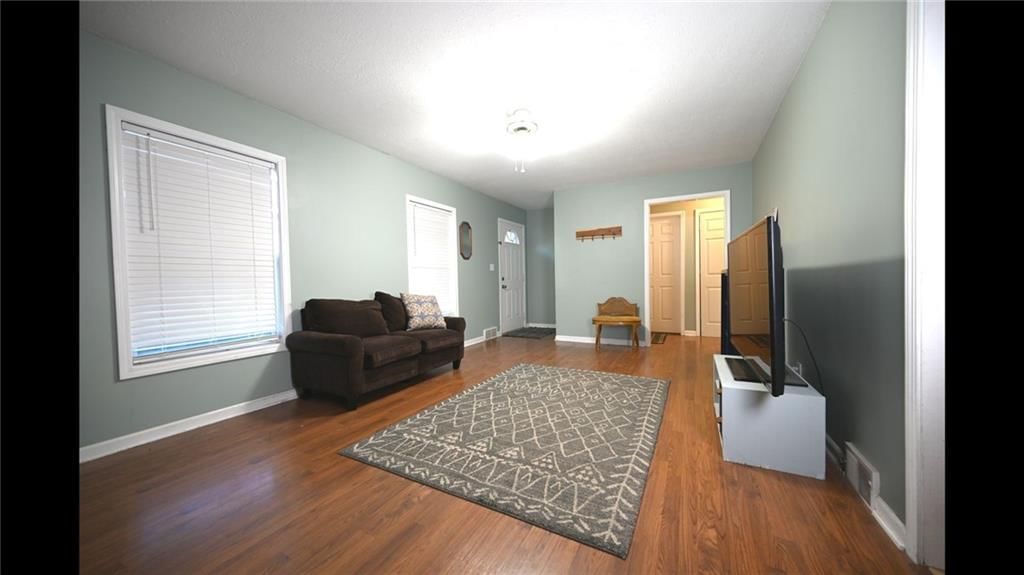 619 N Walnut Street — photo 20