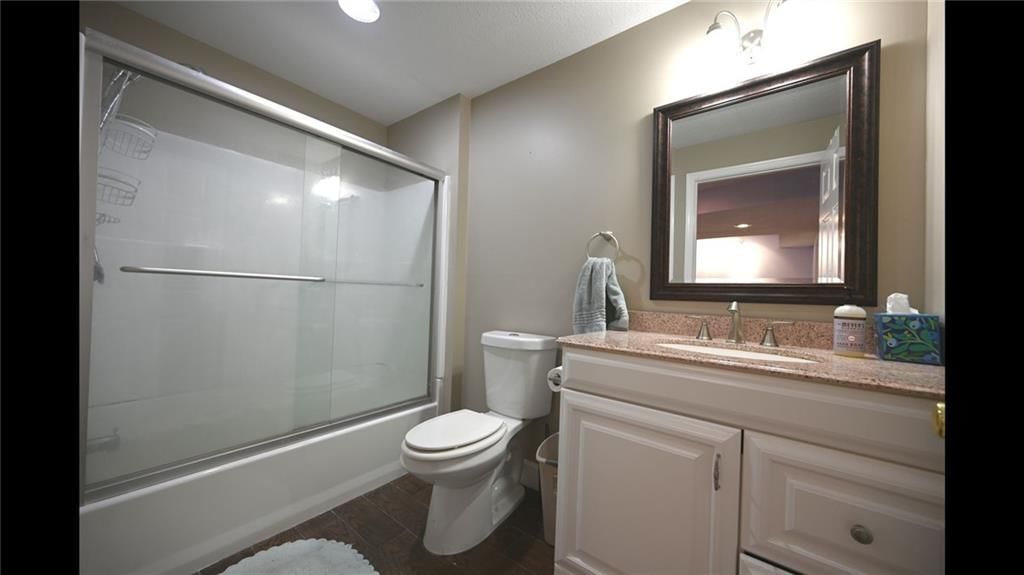 619 N Walnut Street — photo 23