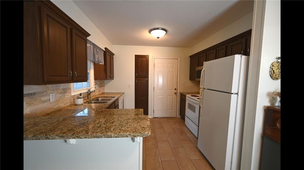 619 N Walnut Street — photo 24