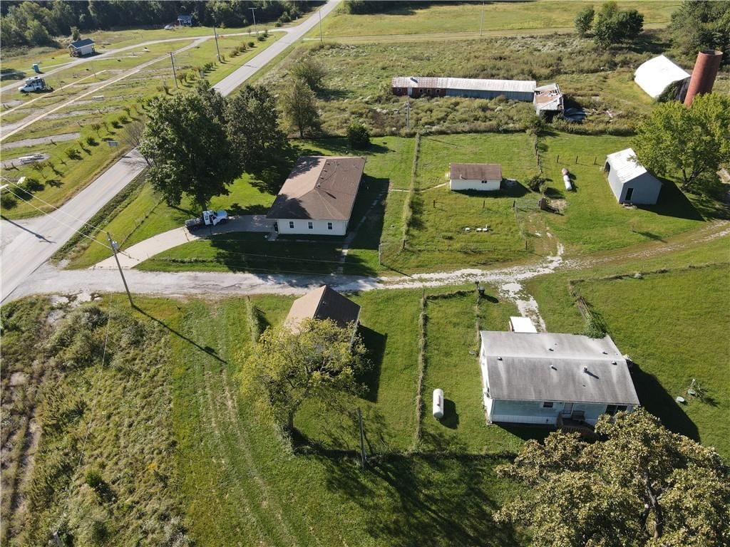 648 NW W Highway — photo 8
