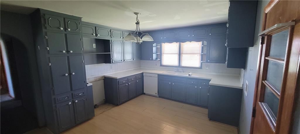 648 NW W Highway — photo 14