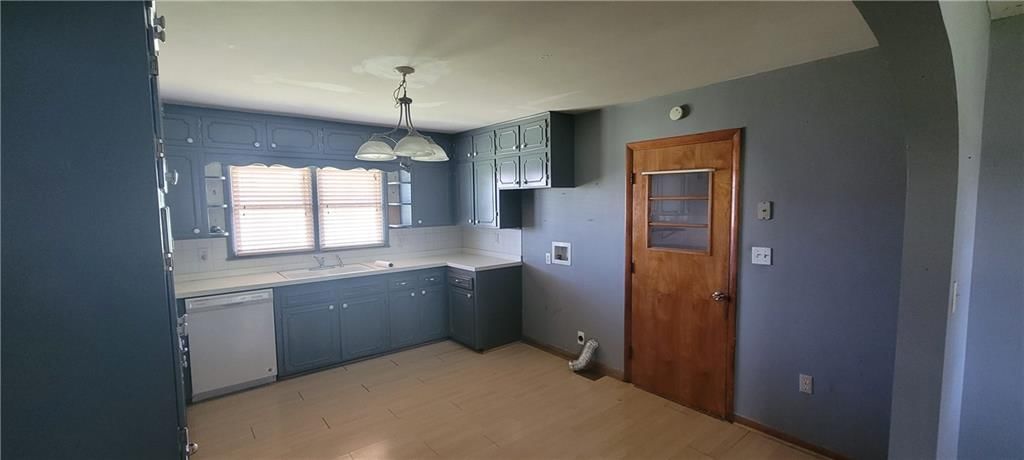 648 NW W Highway — photo 15