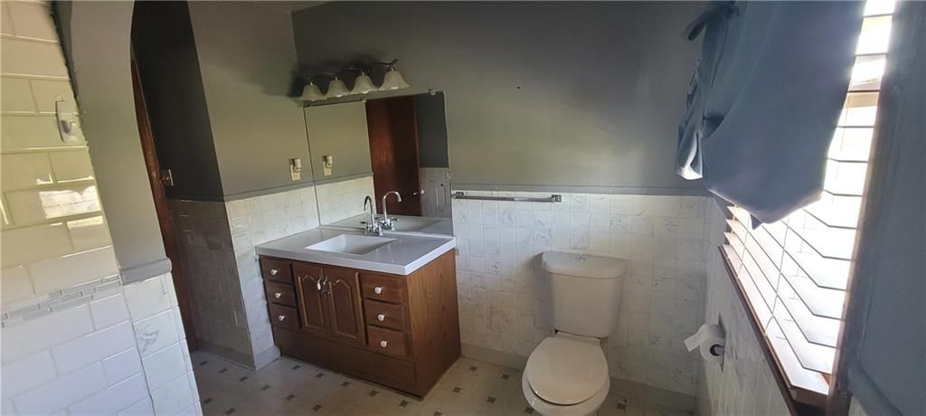 648 NW W Highway — photo 18
