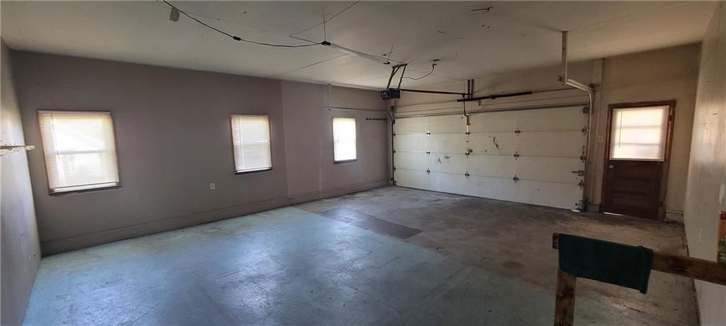 648 NW W Highway — photo 21