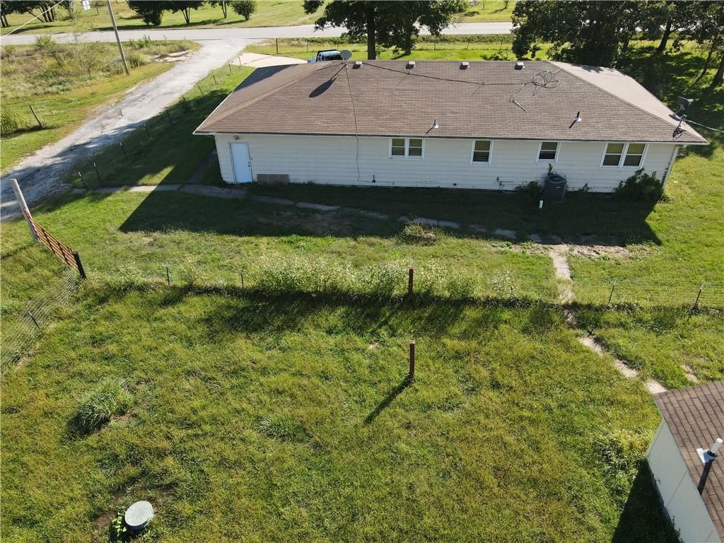 648 NW W Highway — photo 23