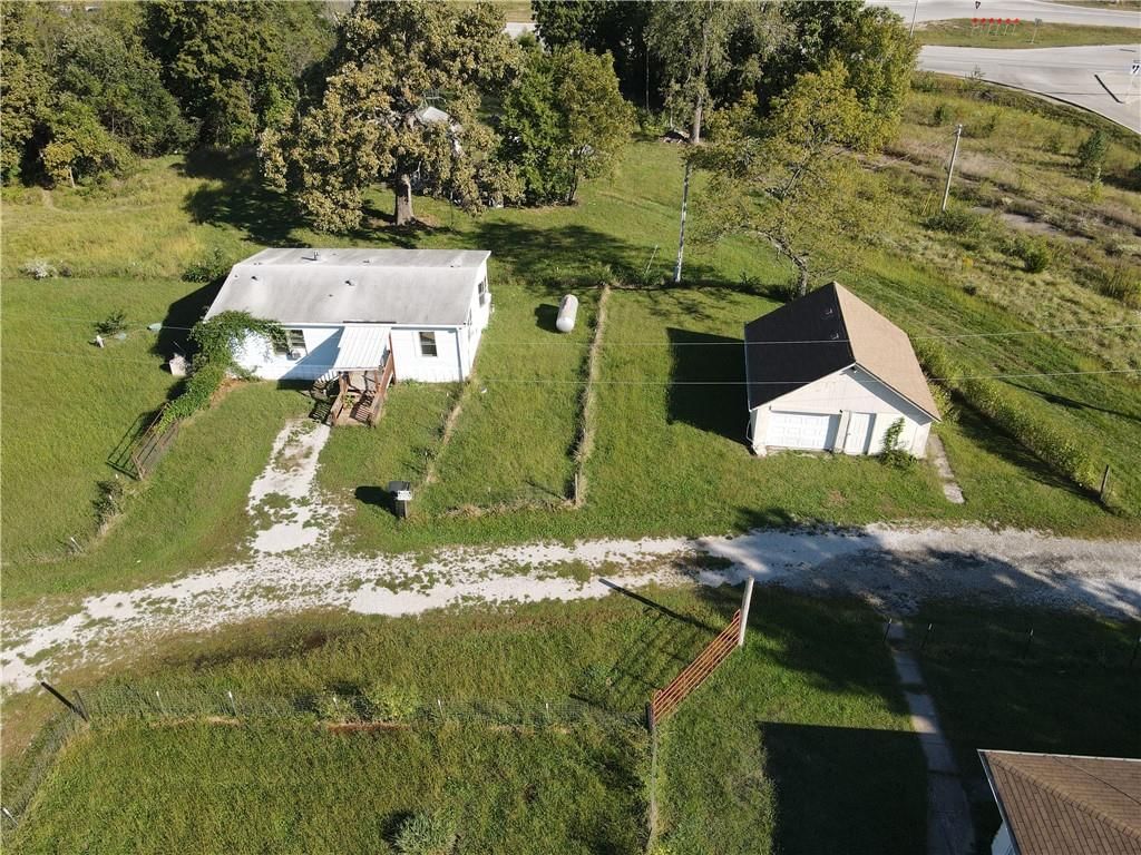 648 NW W Highway — photo 25