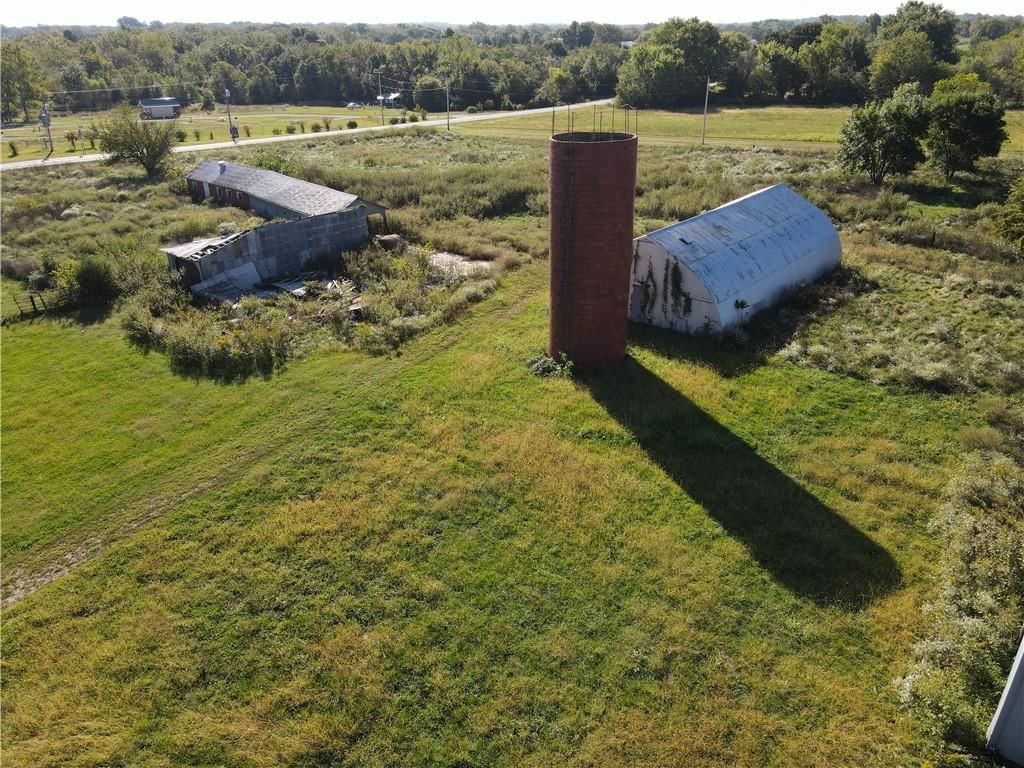 648 NW W Highway — photo 32