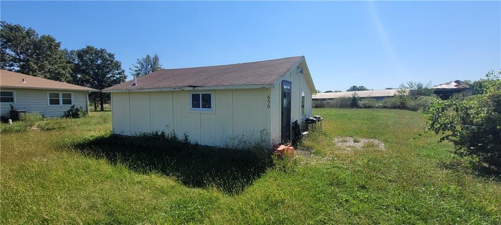648 NW W Highway — photo 36