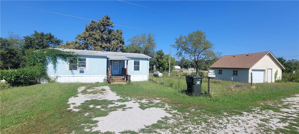 648 NW W Highway — photo 37