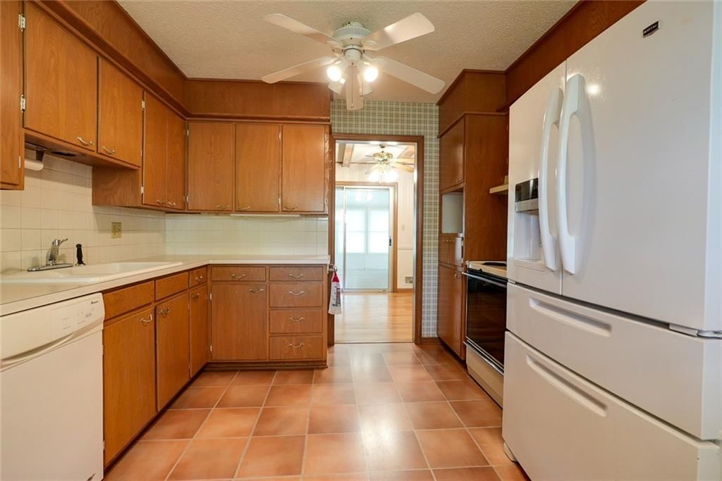 4722 Hedges Avenue — photo 8