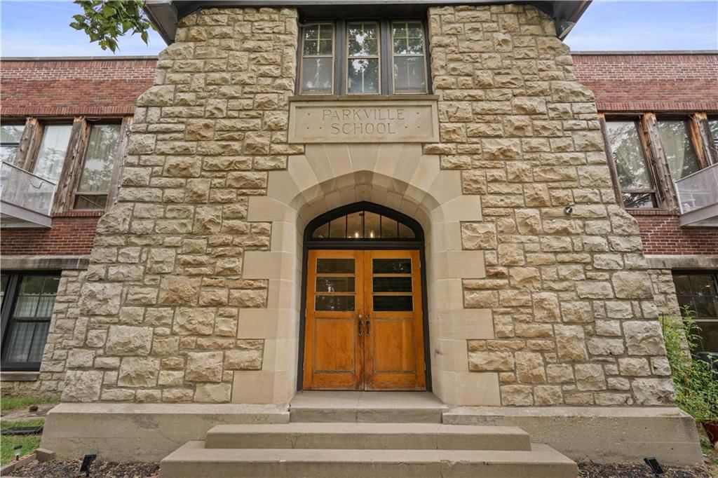 1201 Main Street, Parkville, MO
