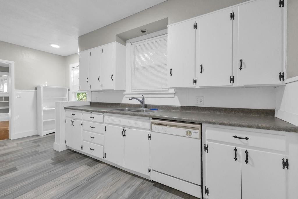 2908 Charles Street — photo 15