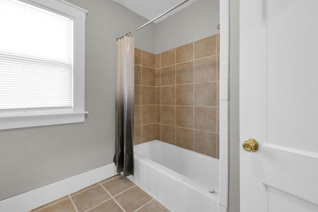 2908 Charles Street — photo 20