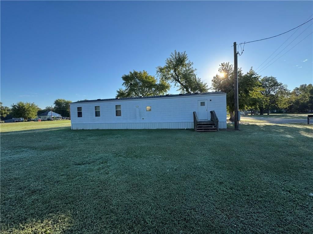 702 N Vermont Avenue — photo 11