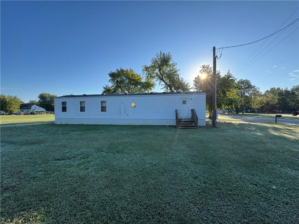 702 N Vermont Avenue — photo 12