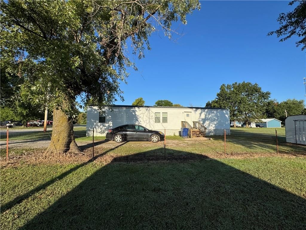 702 N Vermont Avenue — photo 14