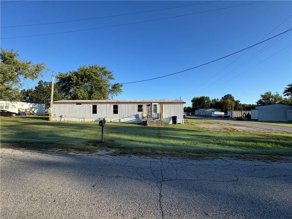 702 N Vermont Avenue — photo 15