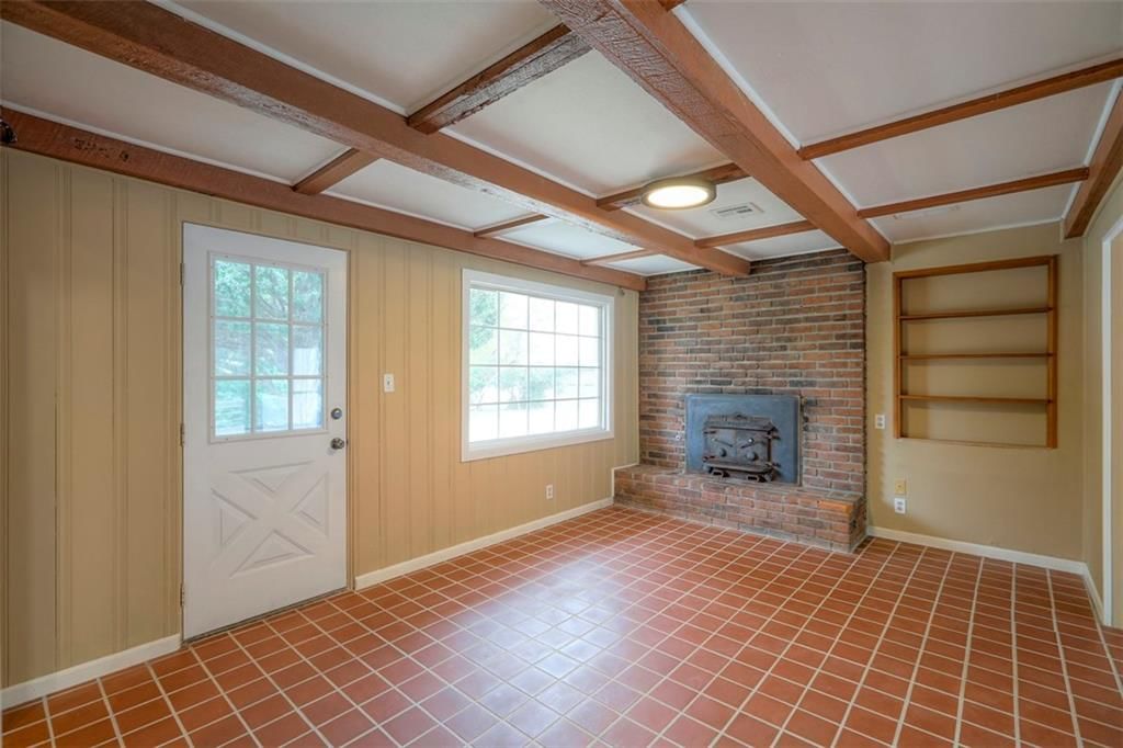 Photo 5 of 24 - 163 N Emerson Street