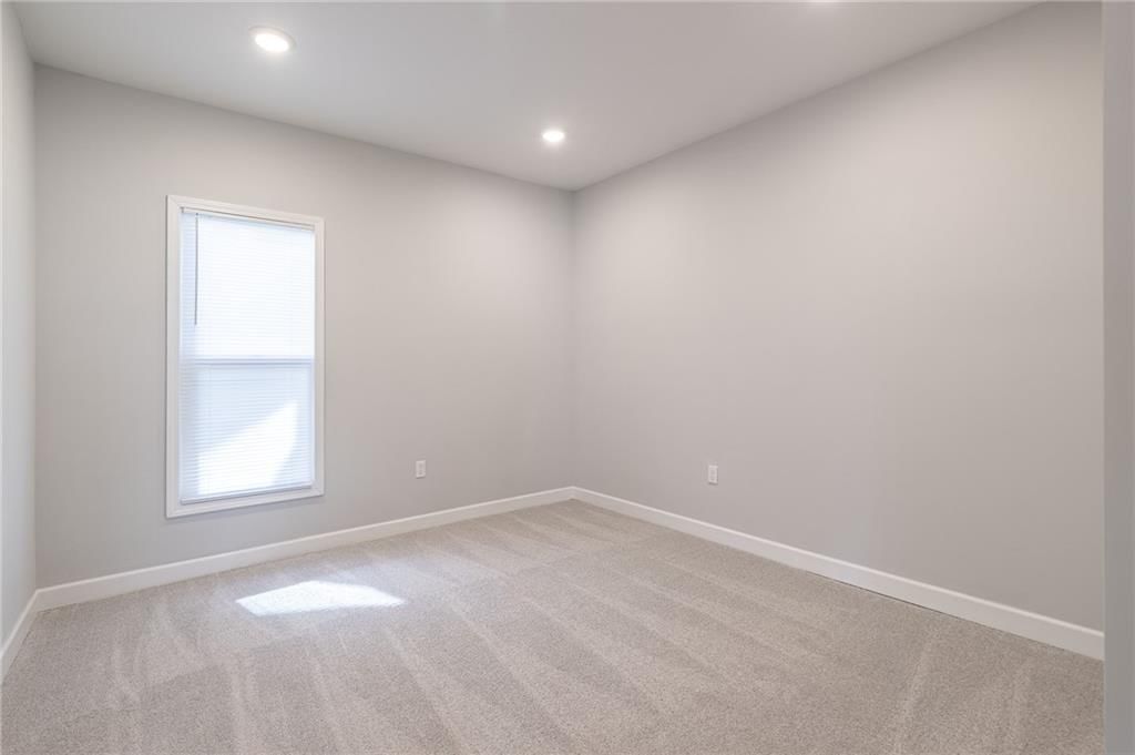 423 N Drury Avenue — photo 18