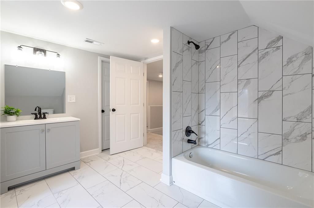 423 N Drury Avenue — photo 27