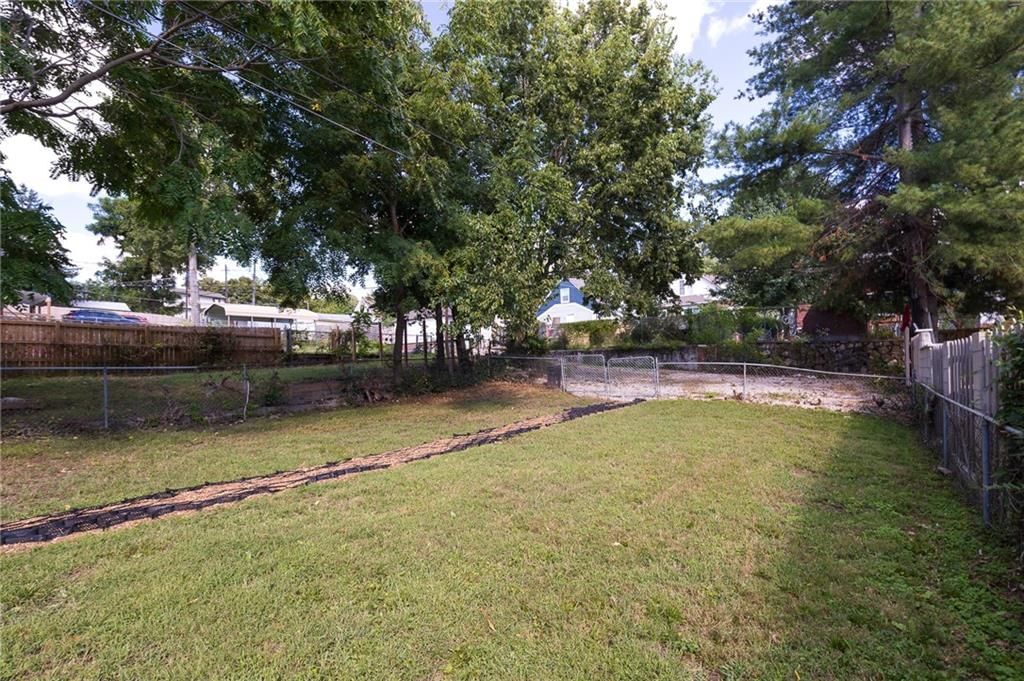 423 N Drury Avenue — photo 28