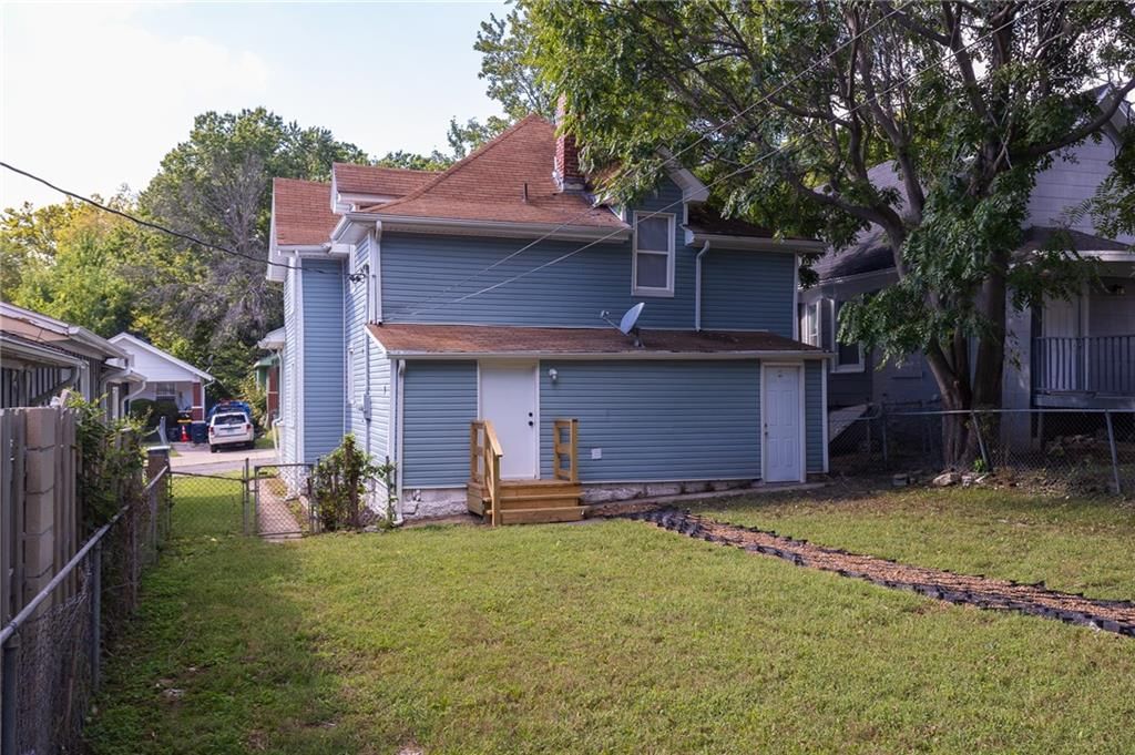 423 N Drury Avenue — photo 30