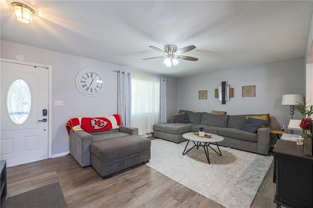 Photo 5 of 22 - 403 Ridgeway Drive