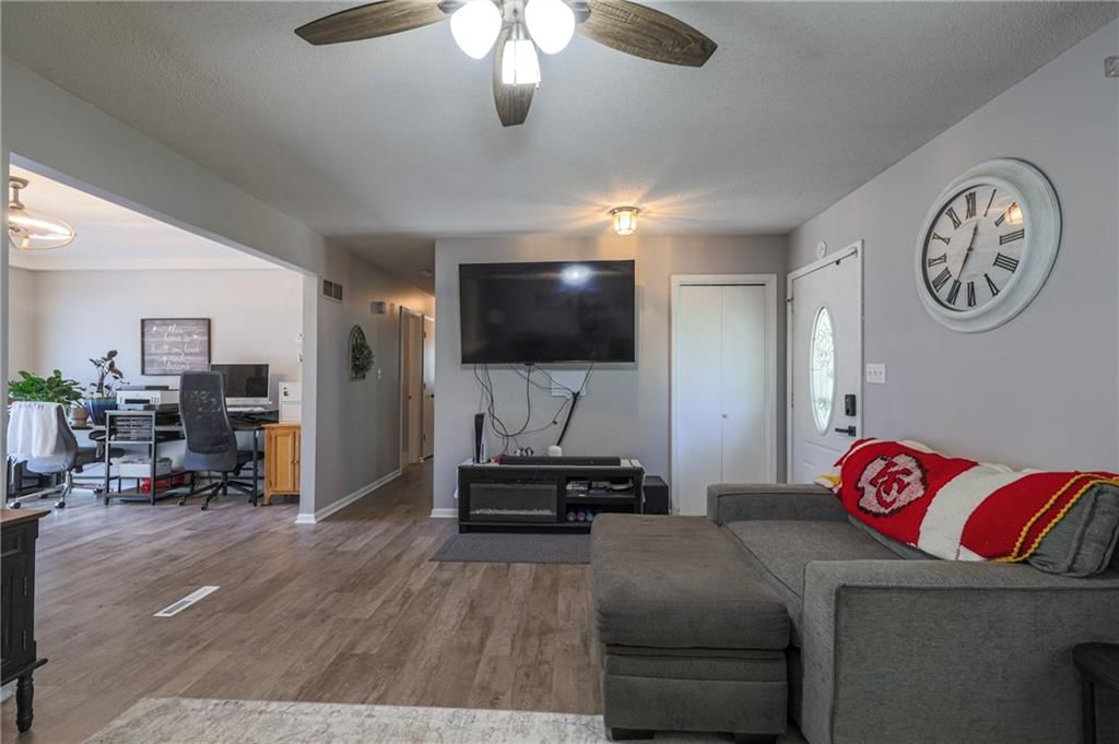 Photo 6 of 22 - 403 Ridgeway Drive