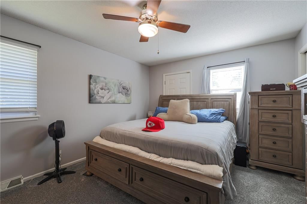 Photo 10 of 22 - 403 Ridgeway Drive