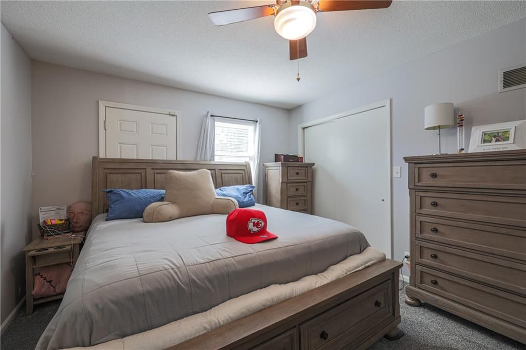 Photo 11 of 22 - 403 Ridgeway Drive