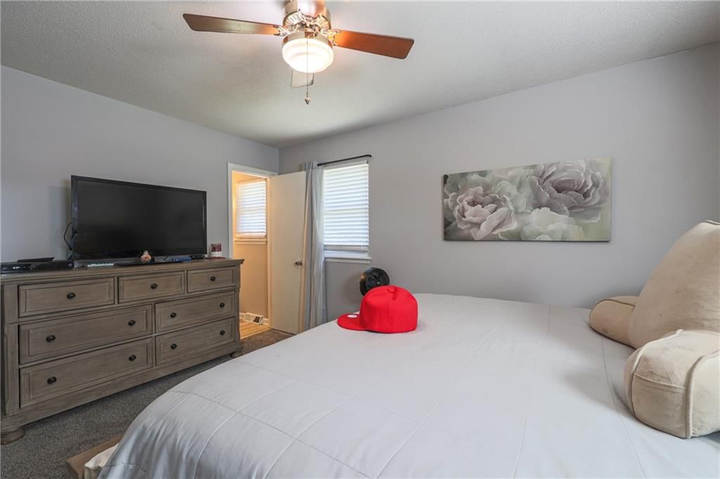 Photo 12 of 22 - 403 Ridgeway Drive