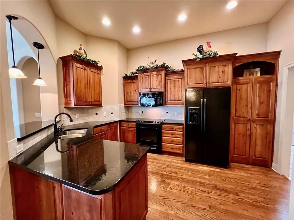 4149 NE Chapel Manor Drive — photo 2
