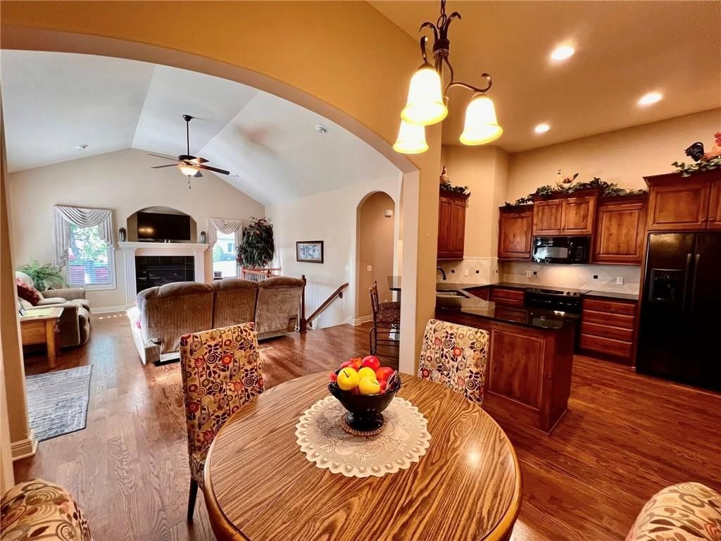 4149 NE Chapel Manor Drive — photo 7