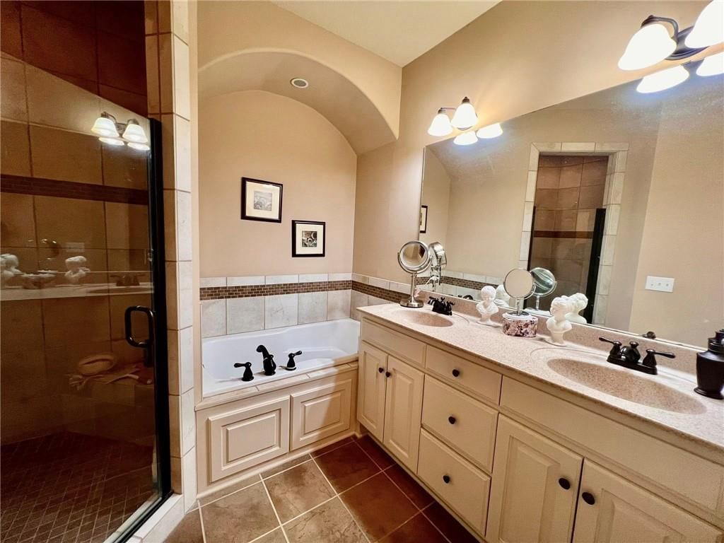 4149 NE Chapel Manor Drive — photo 20