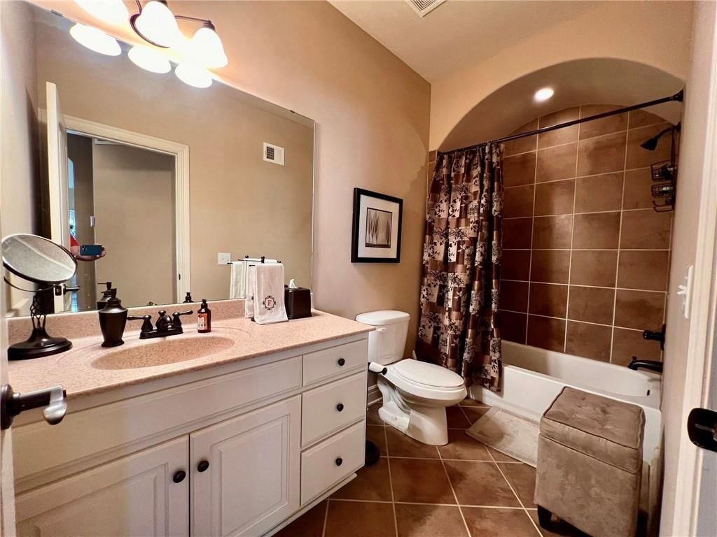 4149 NE Chapel Manor Drive — photo 23