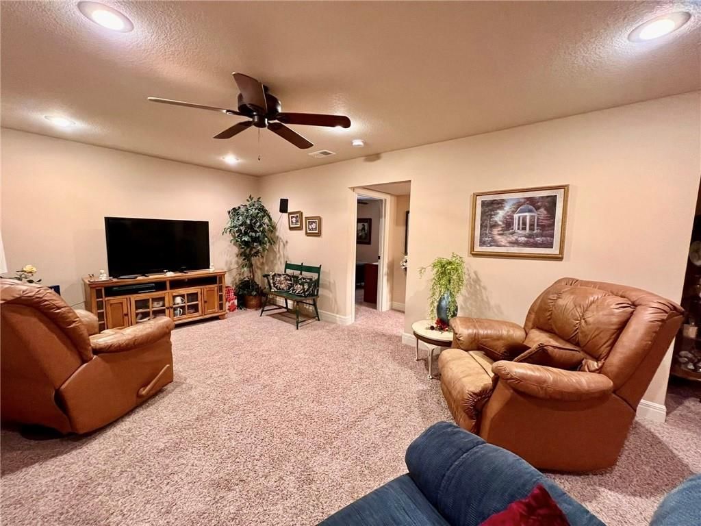 4149 NE Chapel Manor Drive — photo 31