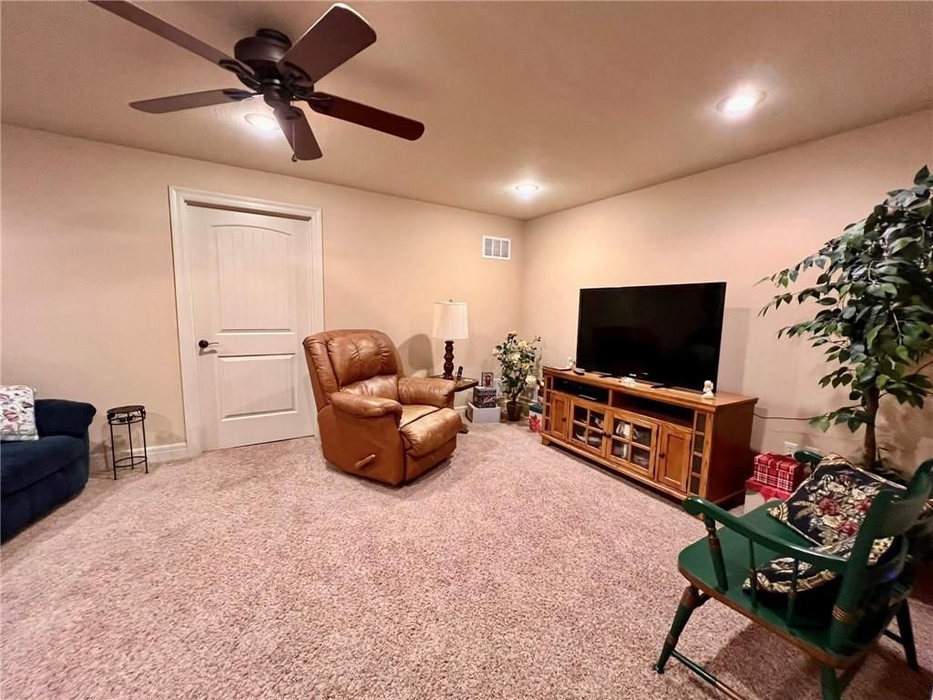 4149 NE Chapel Manor Drive — photo 38