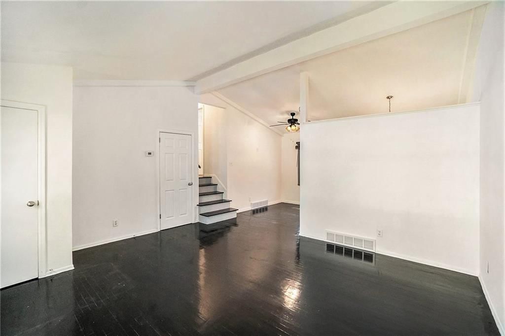 215 Grant Street — photo 10