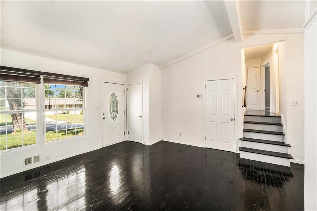 215 Grant Street — photo 11