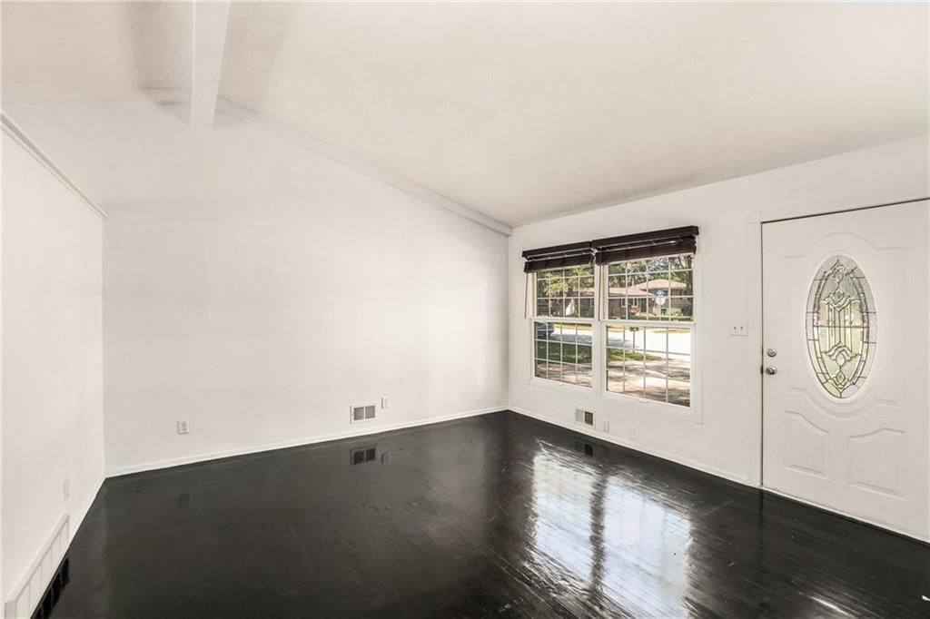 215 Grant Street — photo 13