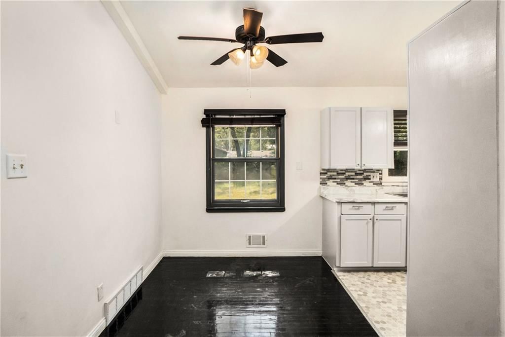 215 Grant Street — photo 14