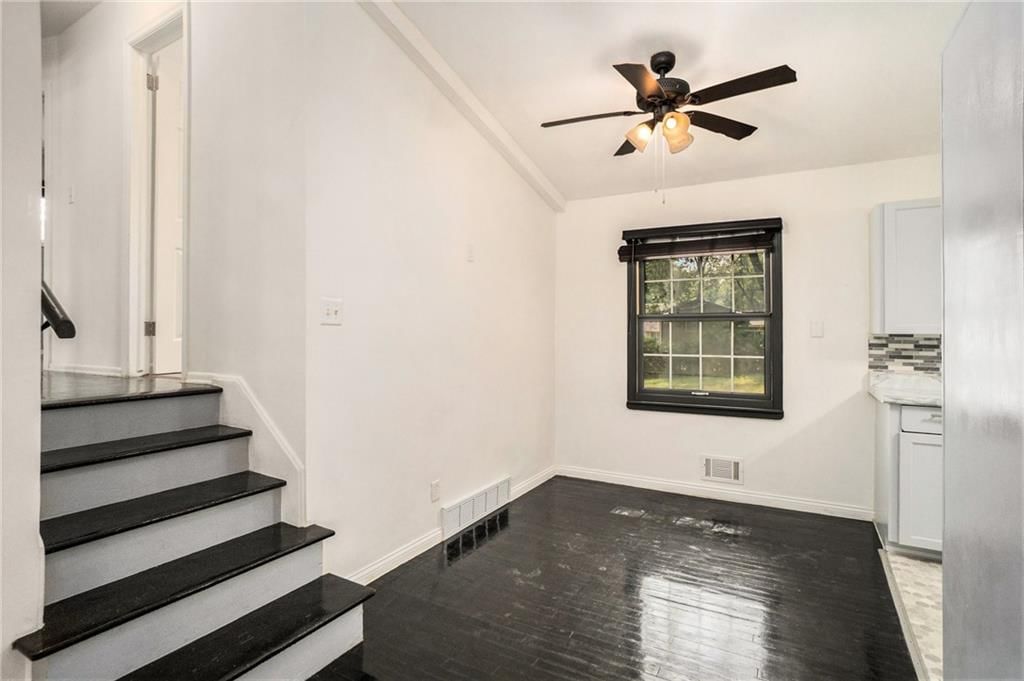 215 Grant Street — photo 15