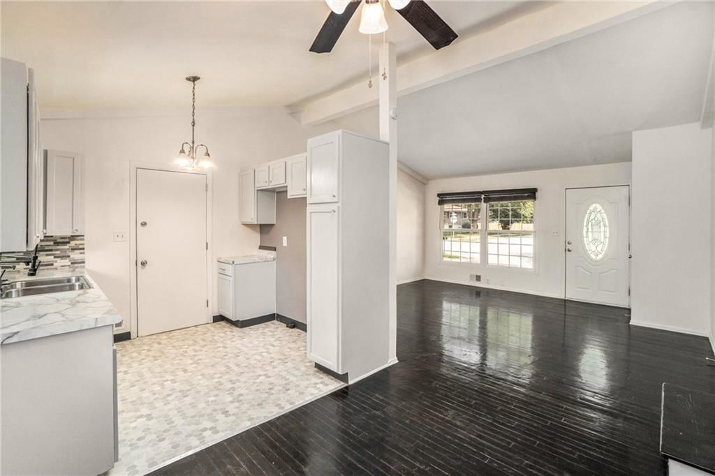 215 Grant Street — photo 16